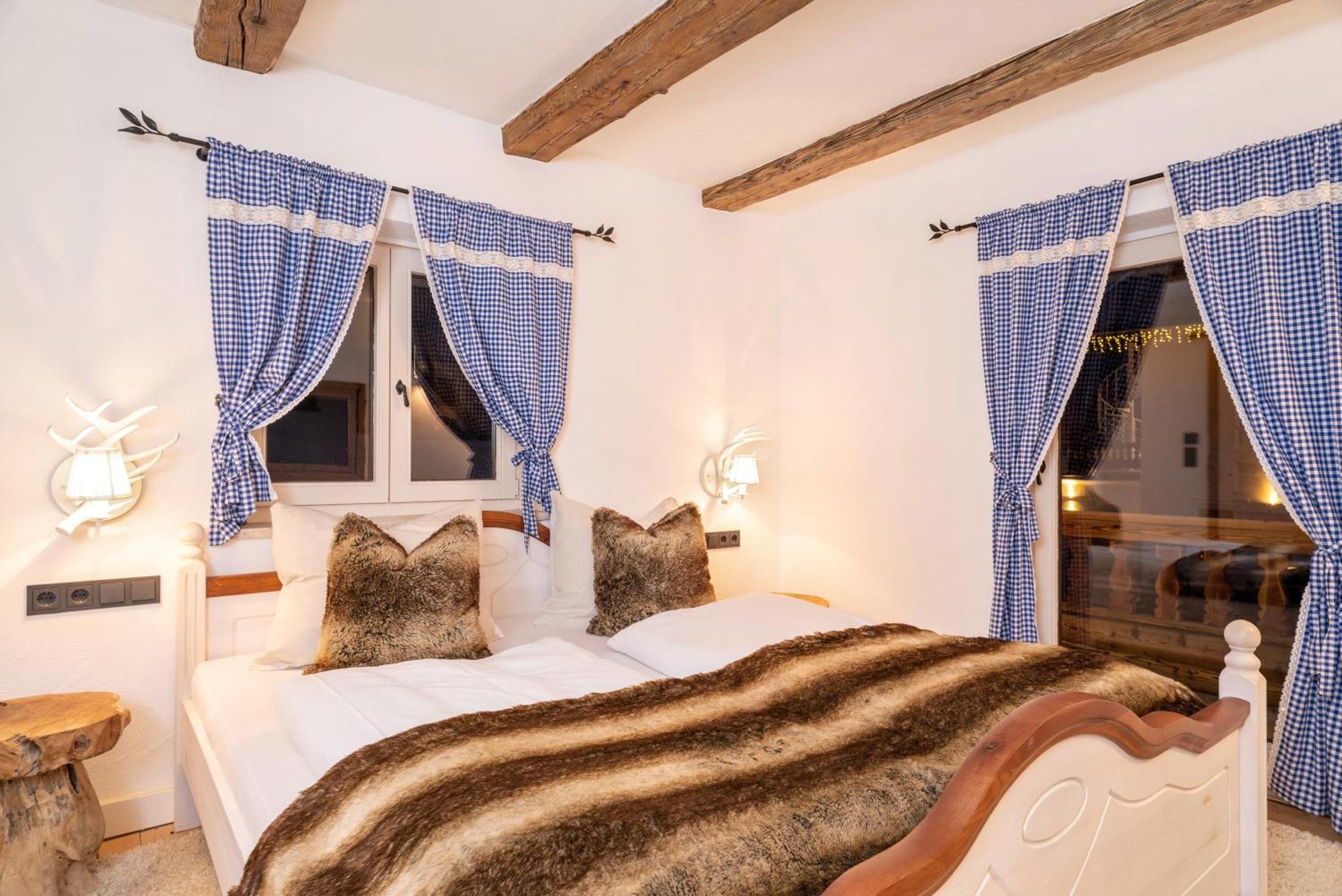 Chalet Exklusives Alpenchalet Mit Jacuzzi & Sauna Fuer Bis Zu 14 Personen *