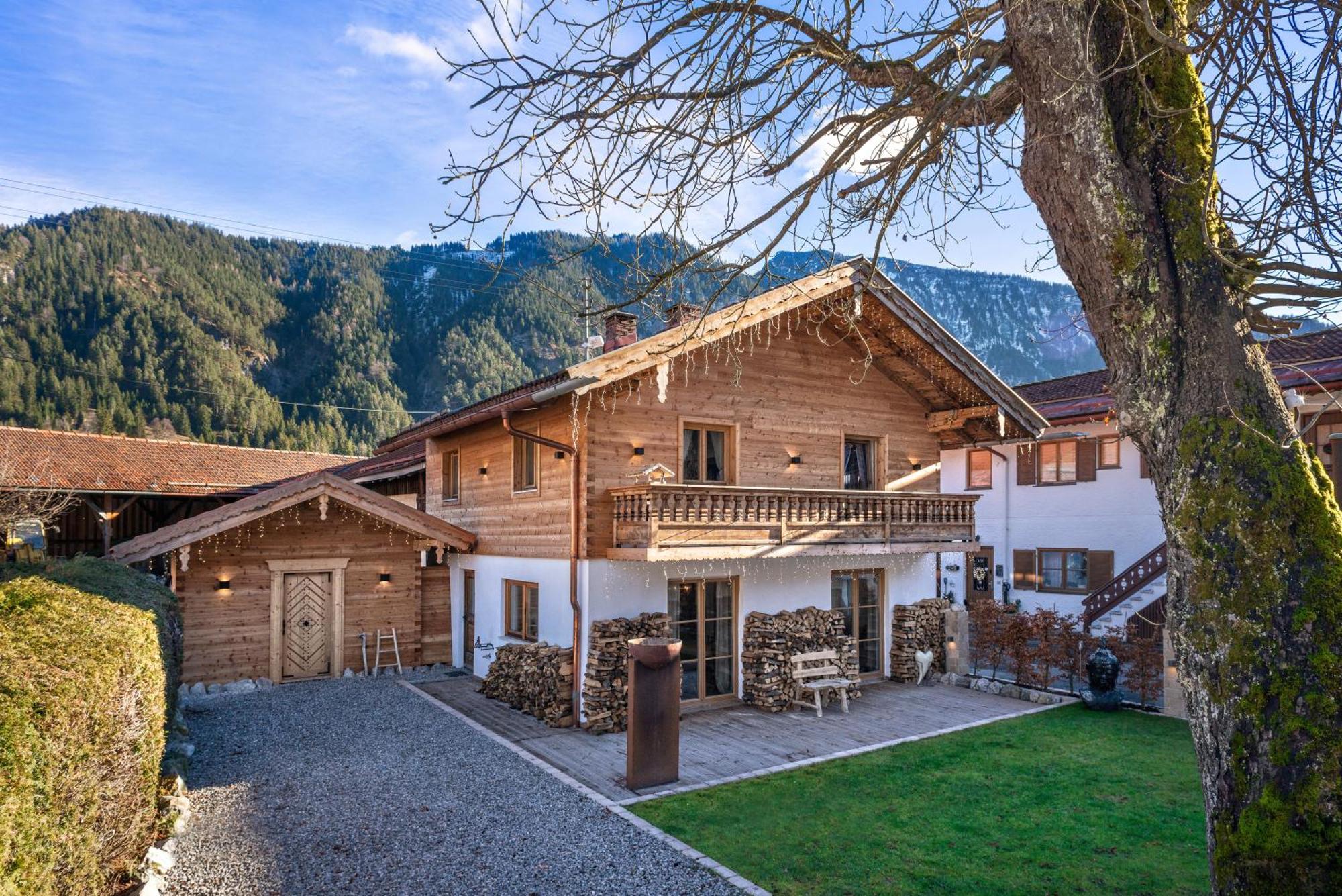 Exklusives Alpenchalet Mit Jacuzzi & Sauna Fuer Bis Zu 14 Personen